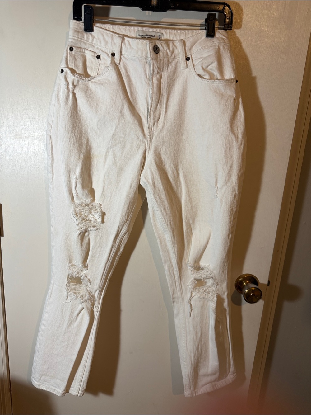 Abercrombie & Fitch White High-Rise Mom Jeans